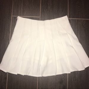 White tennis skirt(like American Apparel)